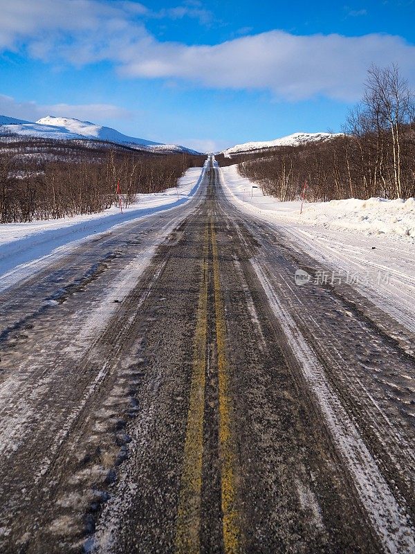 挪威北部结冰的道路- 2